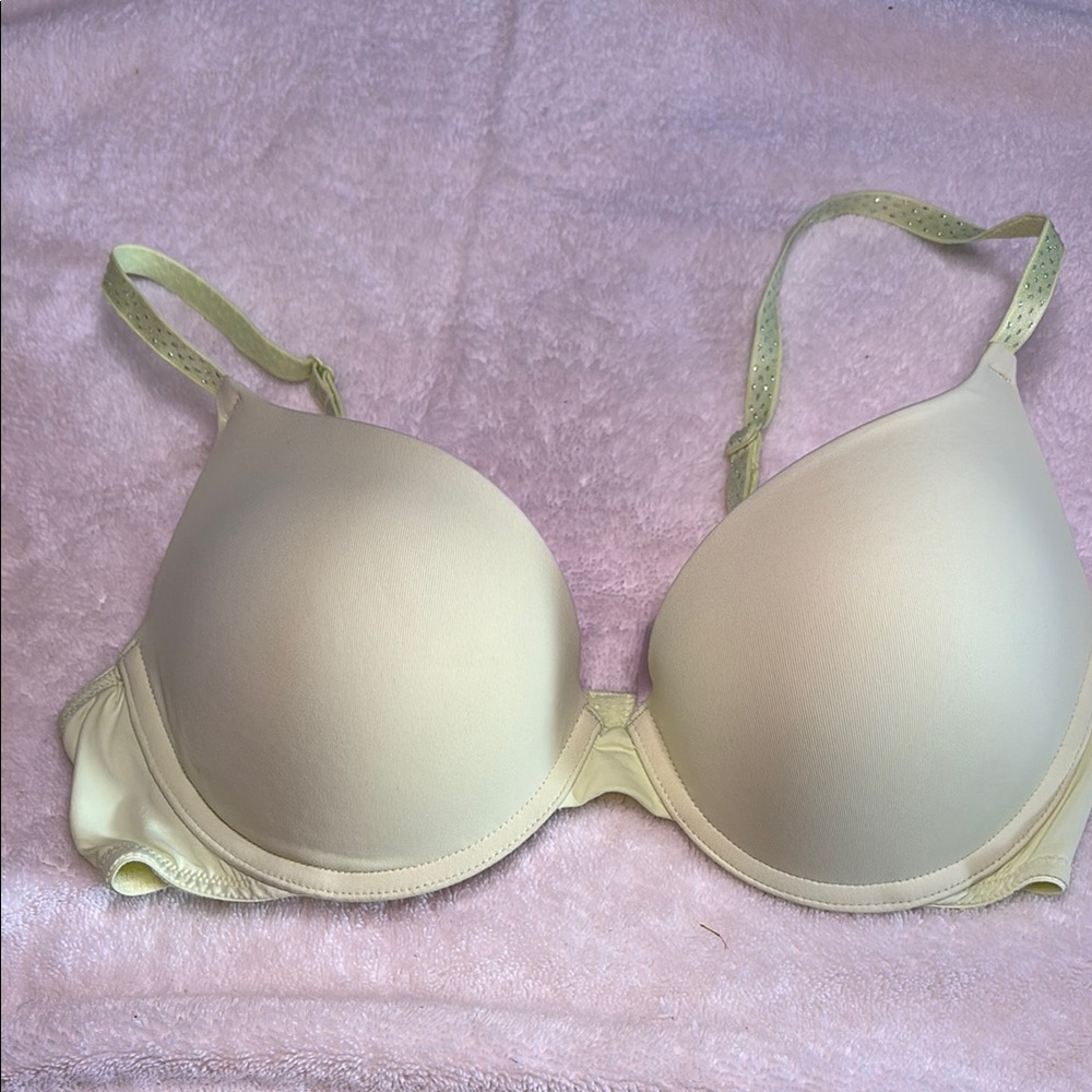 Green T-Shirt Bra with Underwire and Adjustable Straps